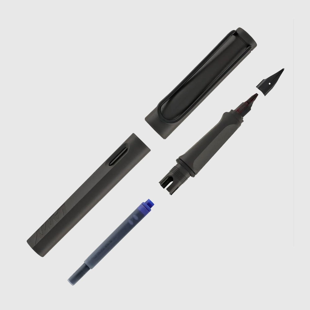 Fountain Pen in Charcoal Black (4)